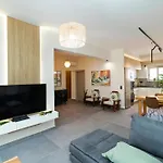 Апартаменти Stylish And Modern Near Nea Chora *