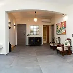 Апартаменти Stylish And Modern Near Nea Chora *