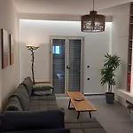 Апартаменти Stylish And Modern Near Nea Chora *