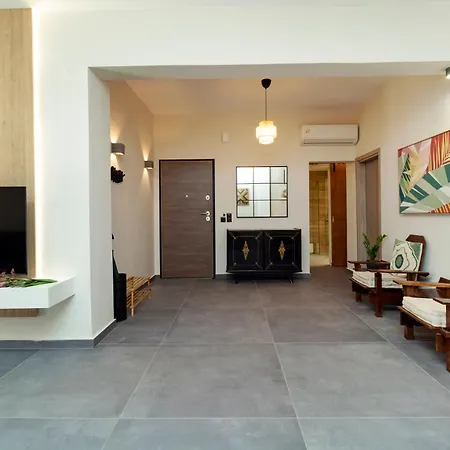 Апартаменти Stylish And Modern Near Nea Chora